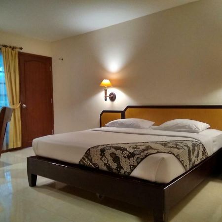 Hotel Baron Indah Solo Екстериор снимка